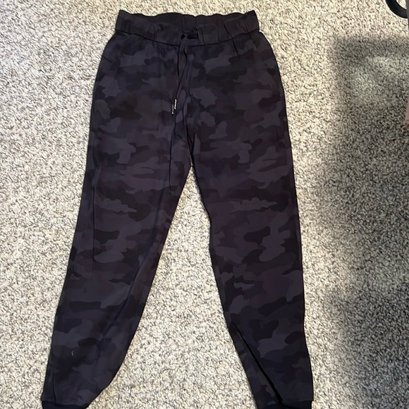 Lululemon Ready to Rulu High-Rise Jogger
Heritage 365 Camo Deep Coal Multi - Picture 3 of 4